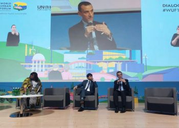 مساعد وزير الإسكان للشئون الفنية يعرض جهود الحكومة في مواجهة التحديات بالمجتمعات الحضرية وعلاقتها بالتغيرات المناخية