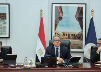 العناني يعقد لقاءاً موسعاً بروما لبحث دفع مزيد من الحركة السياحية الوافدة لمصر من إيطاليا