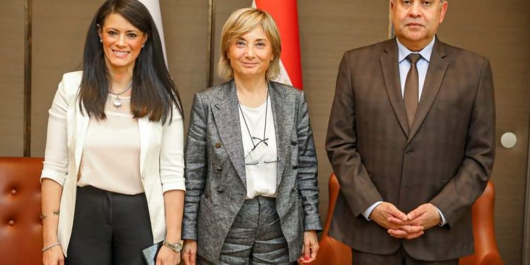 التعاون الدولي والطيران المدنى يبحثان سبل تعزيز التعاون “الاستثمار الأوروبي”