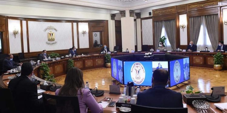 رئيس الوزراء يتابع الموقف التنفيذي لمنظومة النقل الذكي