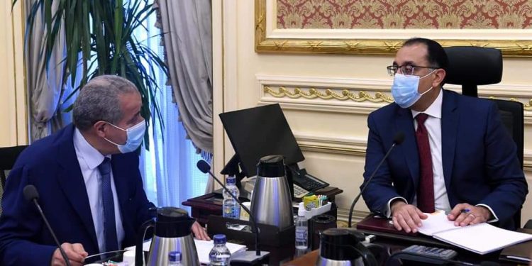 رئيس الوزراء يطمئن على توافر مخزون السلع الأساسية واستعدادات استقبال عيد الأضحى المبارك