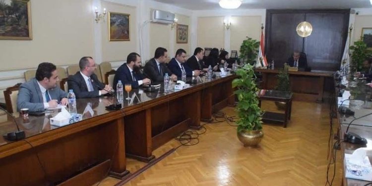 وزير التموين يلتقى وفد”التنسيقية”ضمن فاعليات حملة “سوا هنعدي”