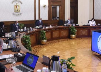 رئيس الوزراء يتابع إجراءات تخصيص الأراضى الصناعية