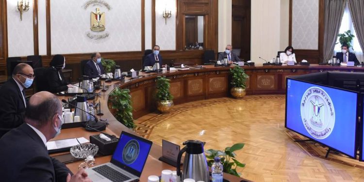 رئيس الوزراء يتابع إجراءات تخصيص الأراضى الصناعية