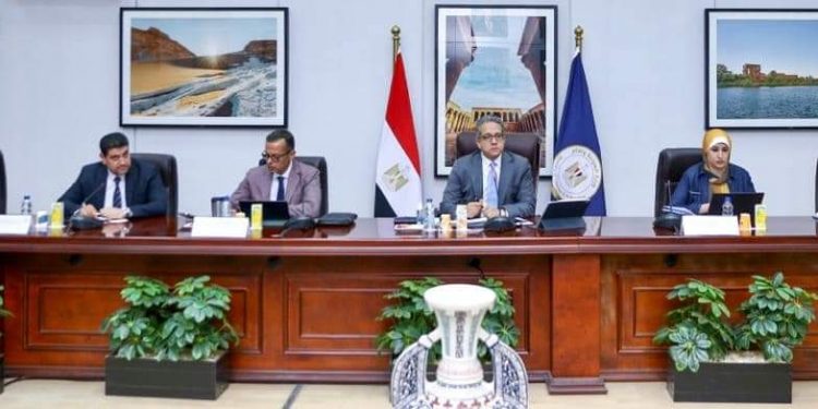 وزير السياحة يتابع الاستعدادات والتجهيزات السياحية لاستضافة مصر لمؤتمر COP27