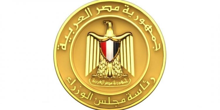 مدبولي: التعامل مع شكاوى المبالغة فى زيادة تعريفة الركوب أو احتكار المنتجات البترولية