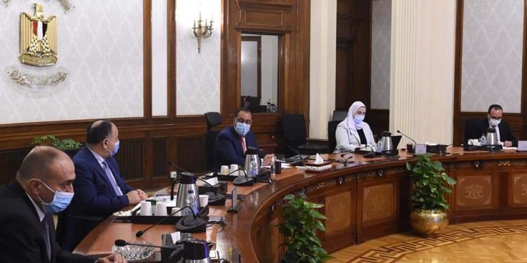 رئيس الوزراء يتابع دراسة توسيع قاعدة المستفيدين من برامج الحماية الاجتماعية