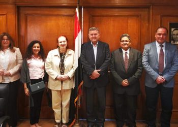 “قطاع الأعمال”: تحويل مصنع غزل مغلق لسنوات بالفيوم إلى مجمع للملابس الجاهزة