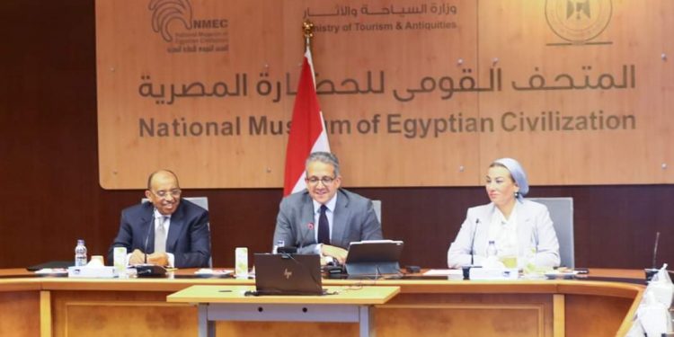 وزراء السياحة والتنمية المحلية والبيئة يواصلون مناقشة استعدادات مؤتمر المناخ