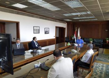 وزير الري يستعرض الموقف التنفيذى لمشروع قناطر ديروط الجديدة