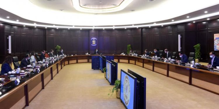 رئيس الوزراء يتابع برنامج الطروحات الحكومية في البورصة
