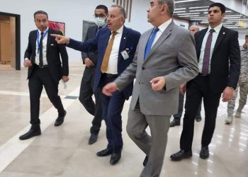 وزير الطيران المدنى يتفقد مطار العلمين الدولى