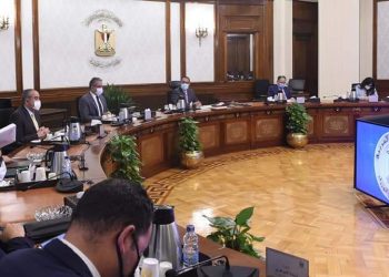 رئيس الوزراء يُتابع جهود تشغيل الطيران منخفض التكاليف