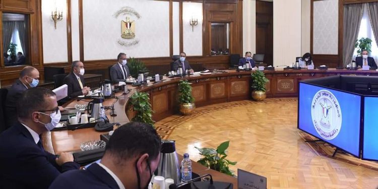 رئيس الوزراء يُتابع جهود تشغيل الطيران منخفض التكاليف