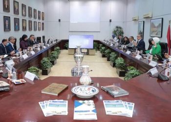 العناني يتابع الاستعدادات السياحية لاستضافة مصر لمؤتمر COP27