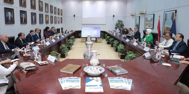 العناني يتابع الاستعدادات السياحية لاستضافة مصر لمؤتمر COP27