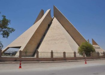 تنفذه المقاولون العرب باستثمارات150 مليون جنيه.. جولة تفقدية لوزير السياحة والآثار بالمتحف الآتوني بالمنيا