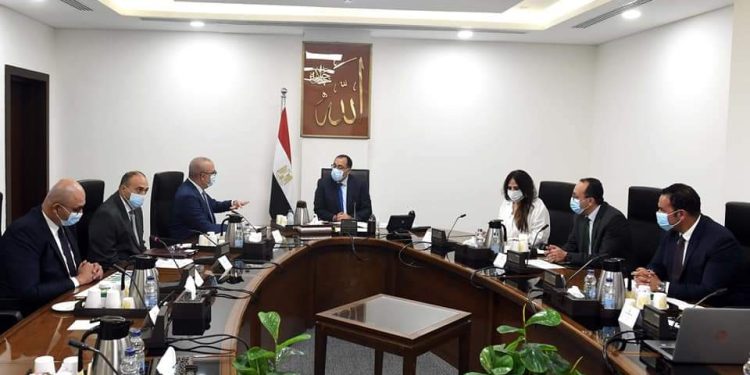 رئيس الوزراء يتابع دراسة الأثر المروري لربط القاهرة الخديوية بالمحاور الجديدة شرق وغرب القاهرة