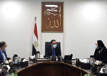 رئيس الوزراء يعقد اجتماعا لمتابعة وتقييم أداء برنامج رد الأعباء التصديرية