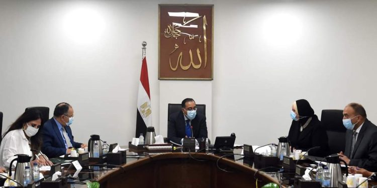 رئيس الوزراء يعقد اجتماعا لمتابعة وتقييم أداء برنامج رد الأعباء التصديرية