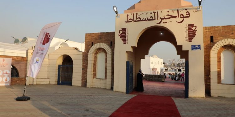 محافظ القاهرة يتفقد مهرجان “جواهرجية الطين”