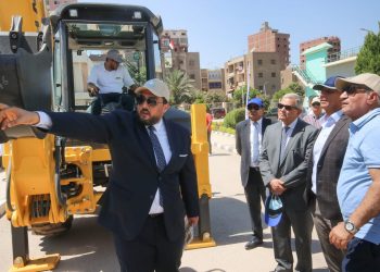رئيس القابضة للمياه يتفقد معدات ولوادر حفر جديدة لمياه الجيزة بقيمة 15 مليون جنيه