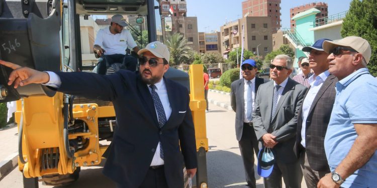 رئيس القابضة للمياه يتفقد معدات ولوادر حفر جديدة لمياه الجيزة بقيمة 15 مليون جنيه