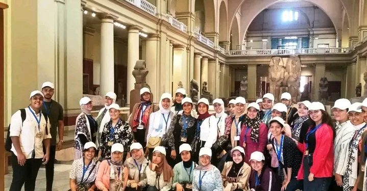 “المصري بالتحرير” يقدم خدمة إرشادية مجانية للزائرين المصريين خلال أشهر الصيف