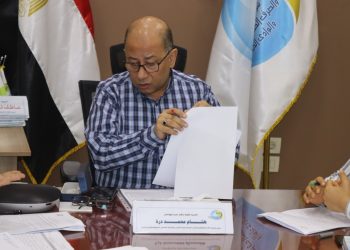 مياه أسيوط تحدث منظومة قياس ضغط وتصرف المياه بالمحطات