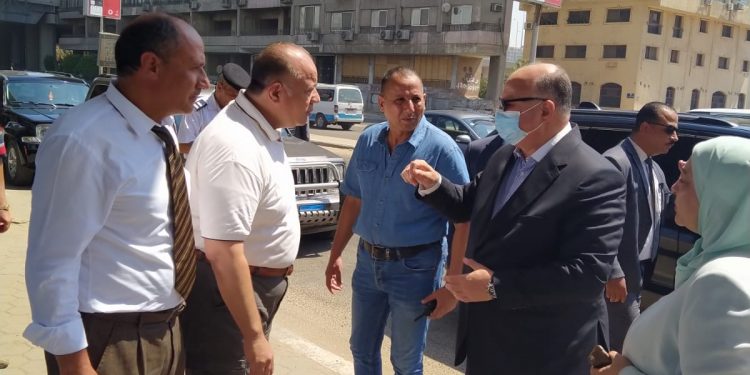 محافظ القاهرة يتفقد أعمال إزالة مساكن منطقة الجبخانة