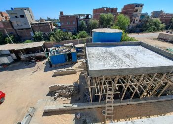 بنسب إنجاز تصل إلى 90%.. رئيس مياه دمياط يتابع مشروعات المرحلة الأولى لمبادرة حياة كريمة