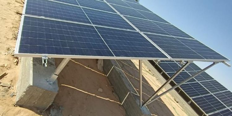 القابضة للمياه: ربط 5 محطات جديدة تعمل بالطاقة الشمسية على شبكة الكهرباء العمومية بأربع محافظات