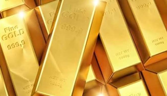 الذهب يتراجع مع ارتفاع الدولار وتوقعات رفع الفائدة