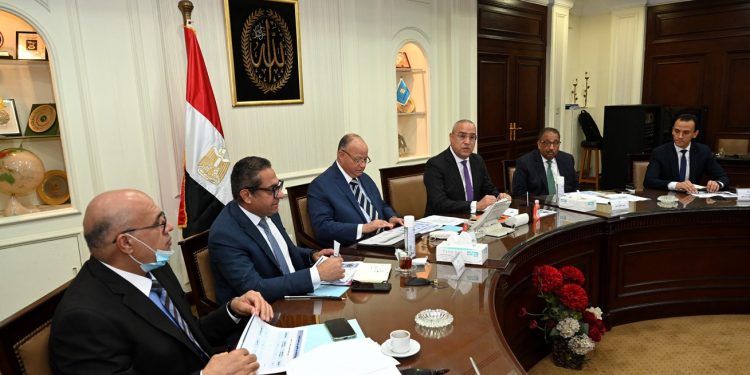 اجتماع وزير الإسكان ومحافظ القاهرة لتسكين العائدين لماسبيرو