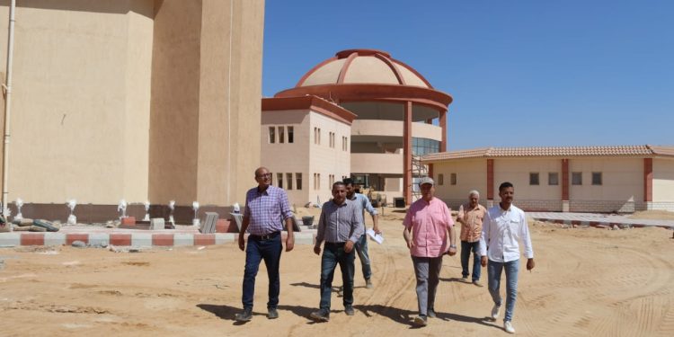 رئيس جهاز العاشر من رمضان يتفقد مشروع نادى المحور الشرقي على 17 فدانا