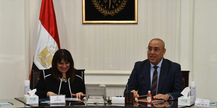 وزيرا الإسكان والهجرة يبحثان سبل التعاون المشترك لإتاحة فرص الاستثمار العقارى للمصريين بالخارج
