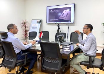 نائب وزير الإسكان لشئون البنية الأساسية يلتقي مسئول إحدى الشركات المتخصصة في تكنولوجيا إعادة استخدام المياه