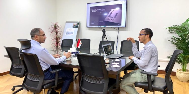 نائب وزير الإسكان لشئون البنية الأساسية يلتقي مسئول إحدى الشركات المتخصصة في تكنولوجيا إعادة استخدام المياه
