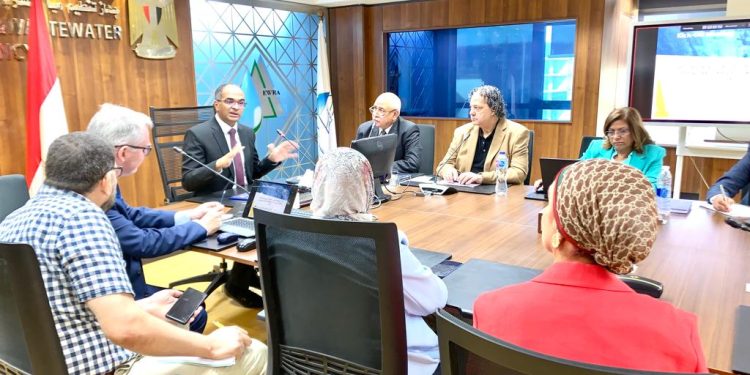 نائب وزير الإسكان يؤكد أهمية تعزيز قدرات العاملين بـ”جهاز تنظيم مياه الشرب” لتقديم أفضل الخدمات للمواطنين