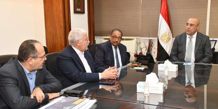 بارتفاع 131 متر.. وزير الإسكان يتابع الموقف التنفيذي لمشروع سد “جوليوس نيريرى” على نهر روفيجى بتنزانيا