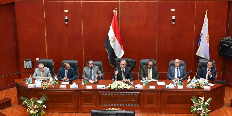 أبرزها مؤشرات لتقليل استهلاك الطاقة.. وزير الإسكان يصدر حزمة من التكليفات خلال لقائه برؤساء أجهزة المدن الجديدة