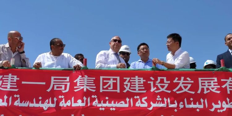 تنفذه “cscec” الصينية.. وزير الإسكان يشهد الانتهاء من صب الأساسات الخرسانية للبرج الأيقوني بالعلمين الجديدة