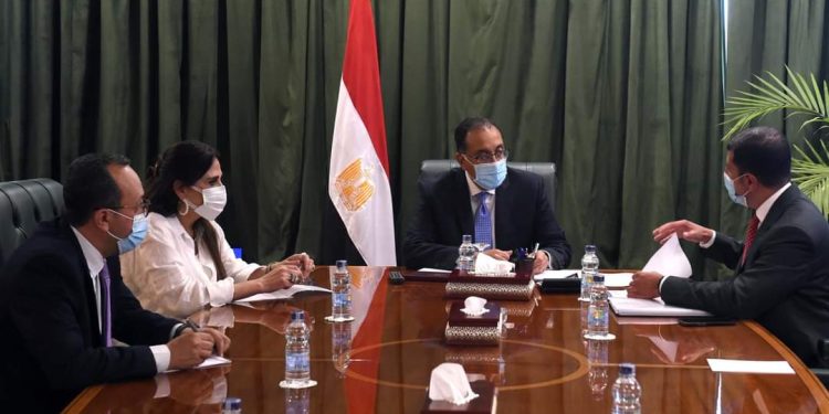 رئيس الوزراء يلتقي رئيس هيئة الاستثمار لمتابعة عدد من المشروعات