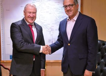 “العناني” يستقبل السفير الأسترالي بالقاهرة قبيل انتهاء فترة توليه مهام منصبه