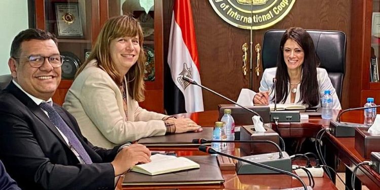 “المشاط” تبحث مع “الأوروبي لإعادة الإعمار” جهود التعاون الإنمائي في إطار برنامج “نُوَفِّي”