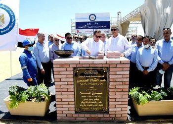 “الملا” يضع حجر الأساس لتوسعات منطقة ميناء الحمراء البترولي