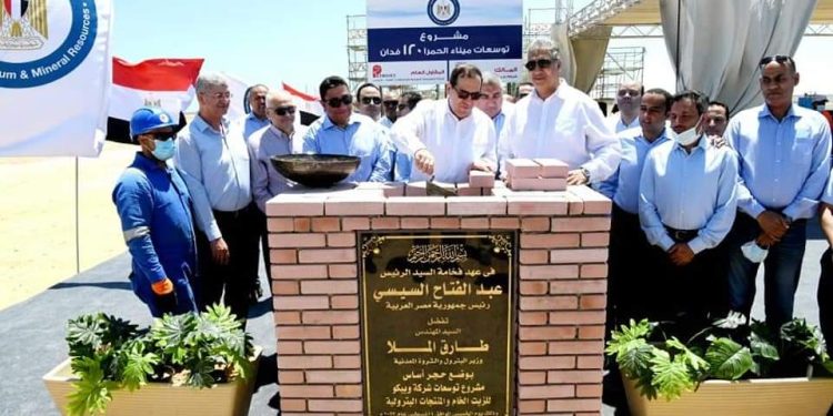 “الملا” يضع حجر الأساس لتوسعات منطقة ميناء الحمراء البترولي