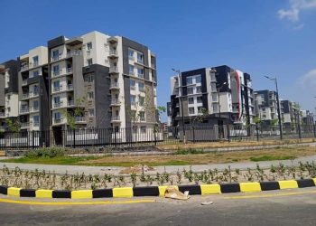 بينها الكورنيش بطول 4.2 كم.. نائب رئيس المقاولون العرب يتفقد مشروعات الشركة بالمنصورة الجديدة