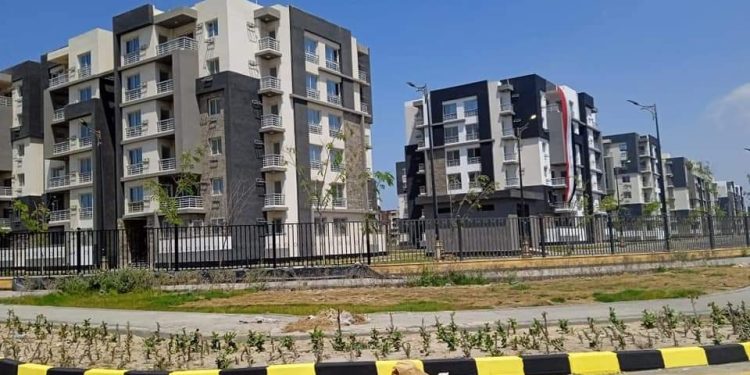 بينها الكورنيش بطول 4.2 كم.. نائب رئيس المقاولون العرب يتفقد مشروعات الشركة بالمنصورة الجديدة