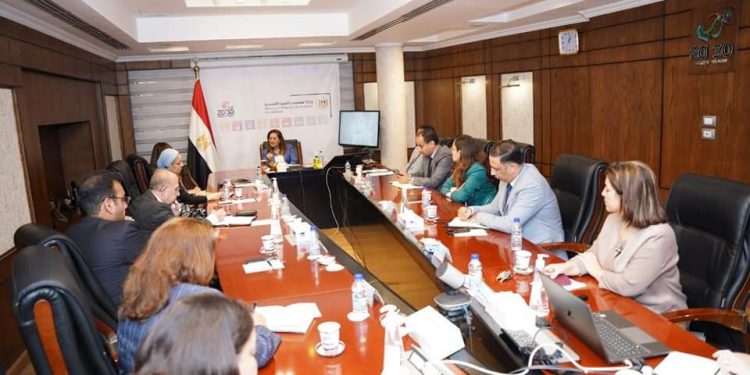 “التخطيط” تبحث فرص التعاون المشترك مع التحالف الوطني للعمل الأهلي